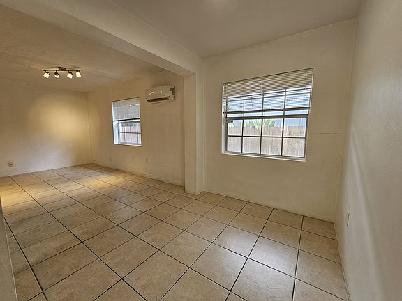 2nd image of 2325 Taylor St #1