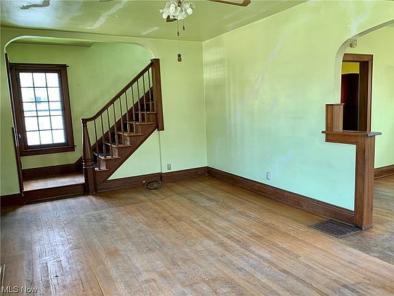 5th image of 1030 Taylor Ave