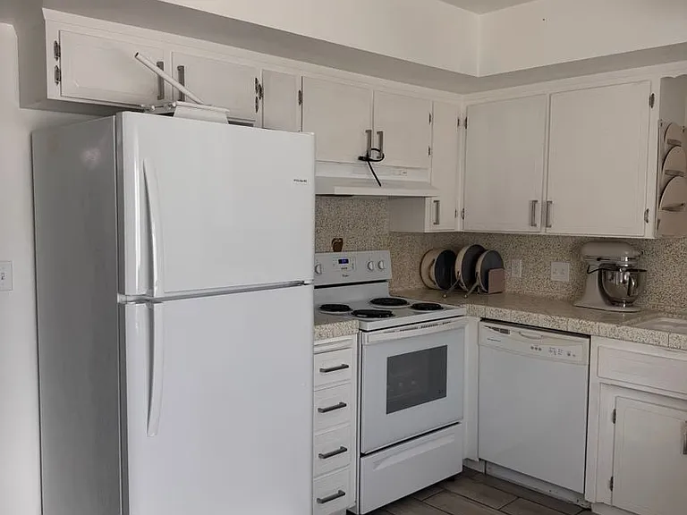 1020 E Brown Ave — Photo 9