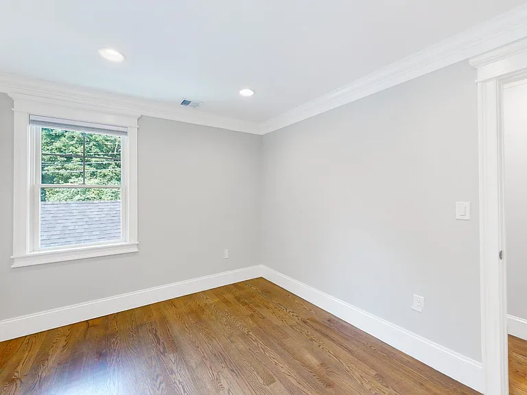 101 Sumner Rd — Photo 53