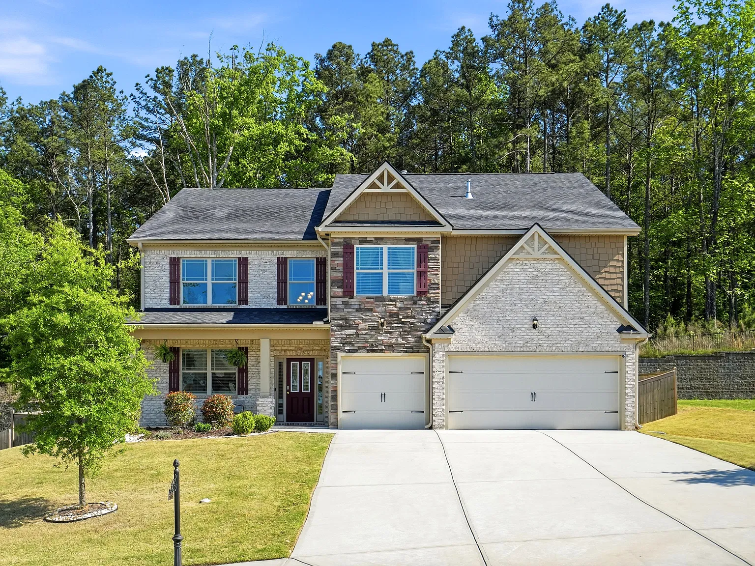 5 bed, 3684 sqft, $3,395 — Photo 2