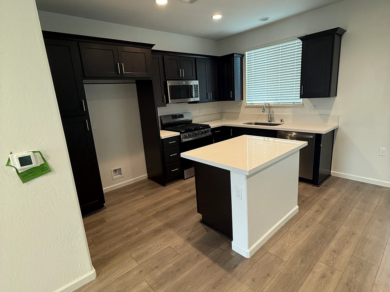 3 bed, 2.5 bath, 1503 sqft, $2,275 — Photo 3