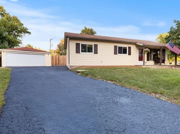 233 Malibu Dr, Bolingbrook, IL 60440