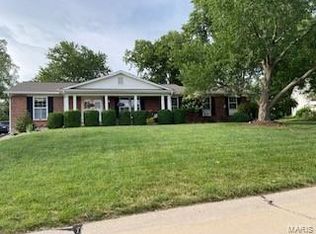 9809 Roundhill Dr, Saint Louis, MO