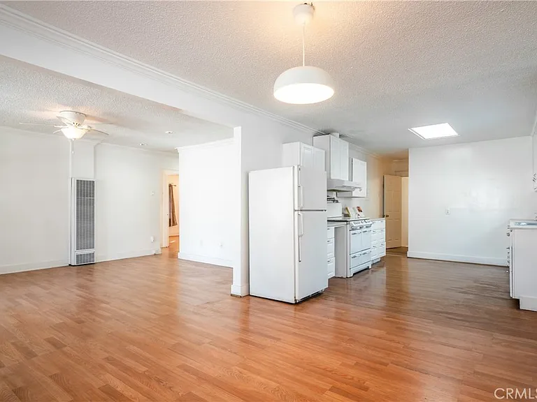 1125 N Heliotrope Dr — Photo 4