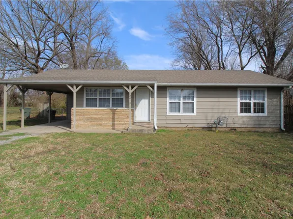 2418 W Wedington Dr, Fayetteville, AR 72701