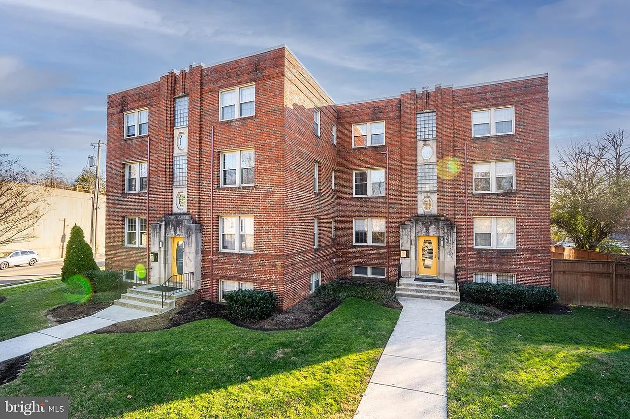 1 bed, 715 sqft, $2,200 — Photo 1