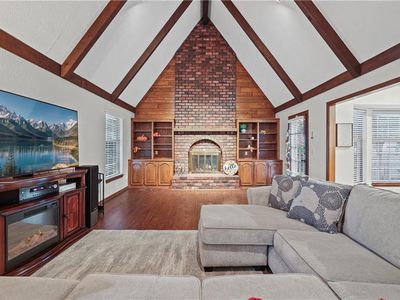 18701 E 28th Ter S, Independence, MO, 64057