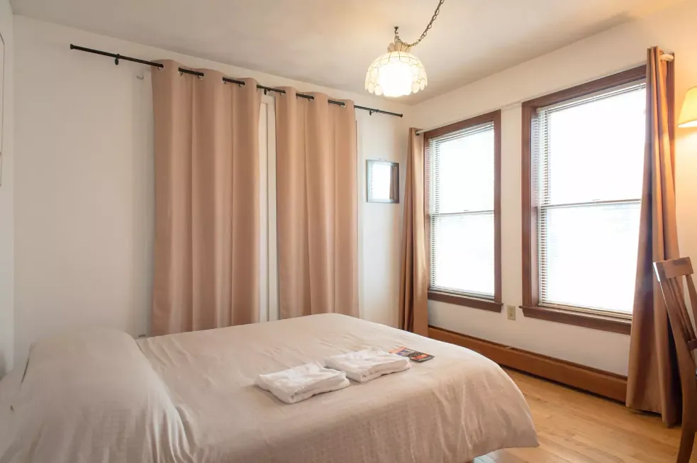 3 bed, 3000 sqft, $800 — Photo 1