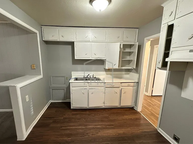 1700 Dabbs Ave — Photo 3
