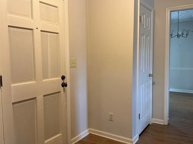 803 Summer Ln — Photo 2