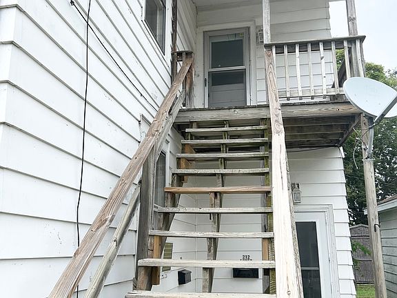2nd image of 212 N Michigan Ave #2