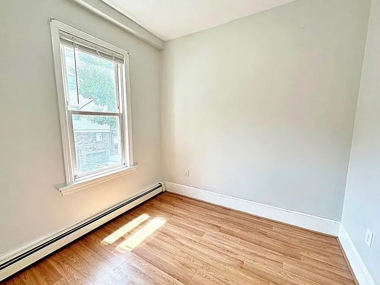 110 Everett St #2 — Photo 9
