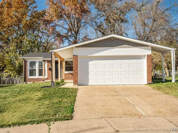 1304 Kew Gardens Dr, Florissant, MO 63031