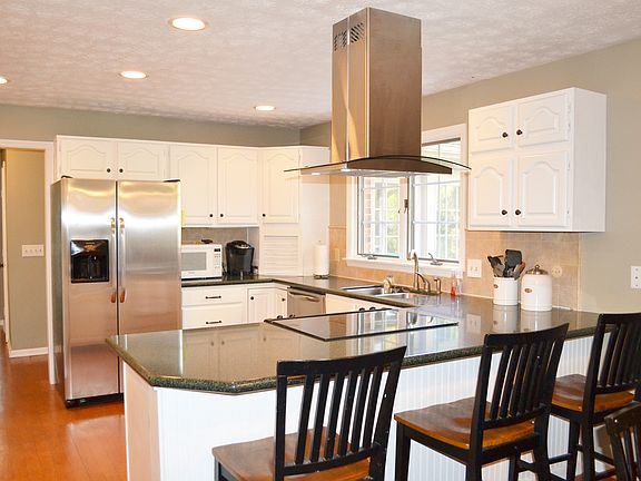 3rd image of 9533 Hawley Ct
