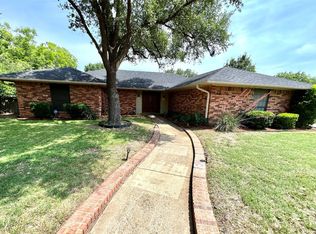 408 Meadowhill Dr, Benbrook, TX 76126