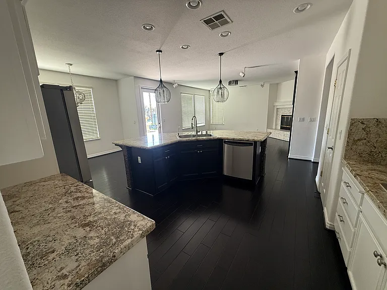 Neptune Ct — Photo 19