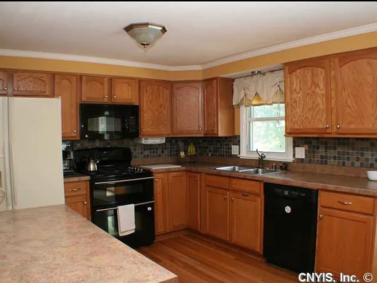 4995 Driftwood Dr — Photo 2