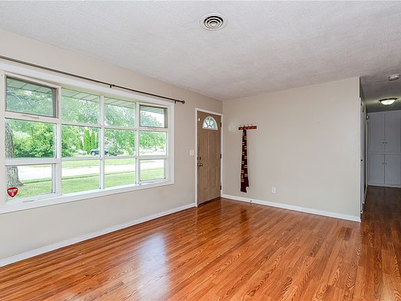 4th image of 311 Skyview Dr