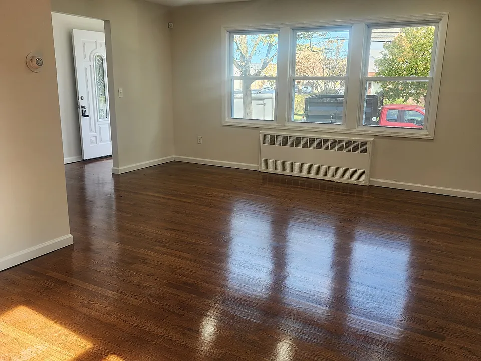 123 Denton Ave #1