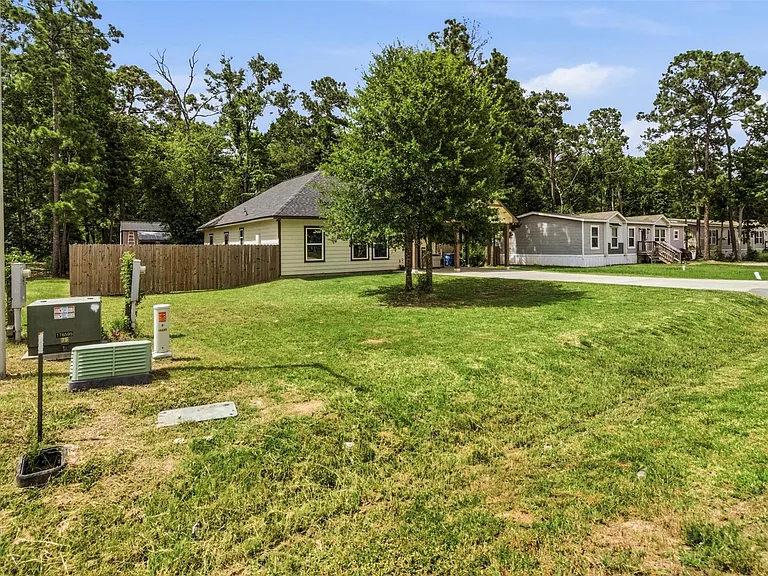 16529 Kingsbury Dr — Photo 26