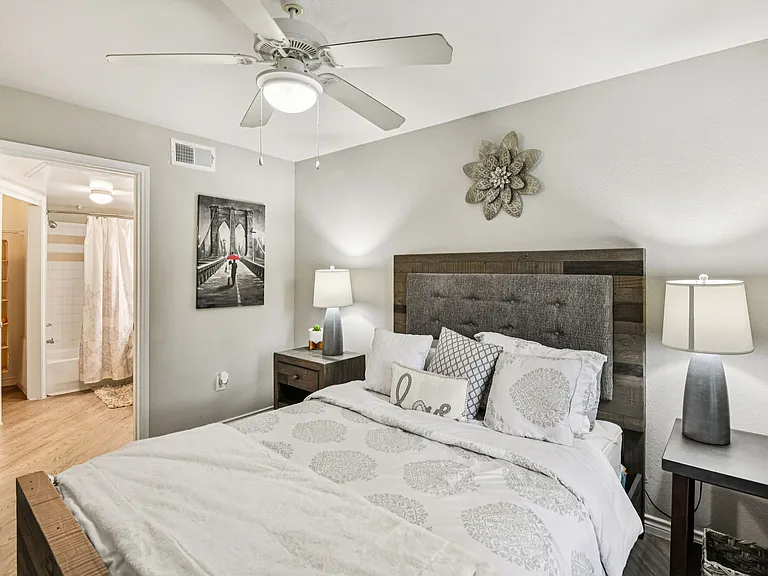 Stonecreek Apartments — Photo 12