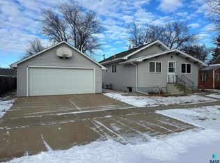 216 W Henry St, Freeman, SD 57029