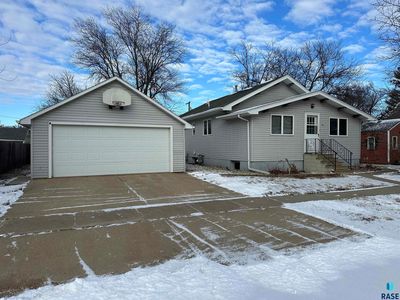 216 W Henry St, Freeman, SD, 57029