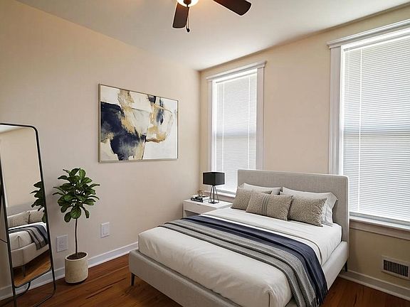 4th image of 1827 N Hermitage Ave APT 1F