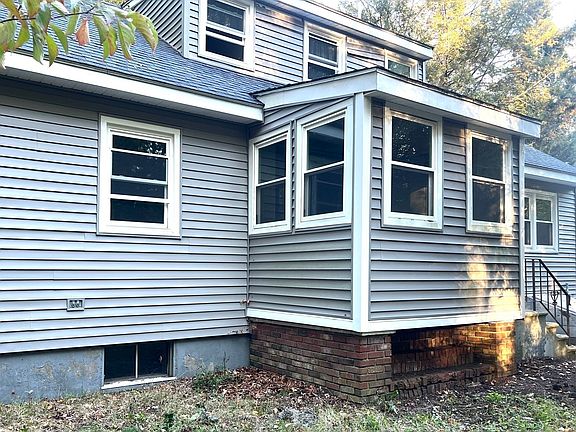 3rd image of 831 Providence Rd