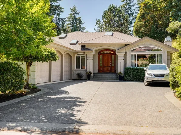 2265 Sage Ln, Saanich, BC V8N 6L6
