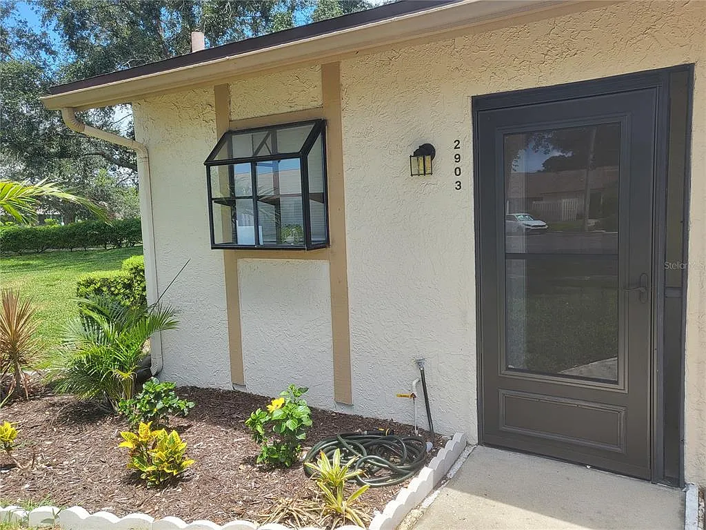 1 bed, 1.0 bath, 693 sqft, $1,800 — Photo 2