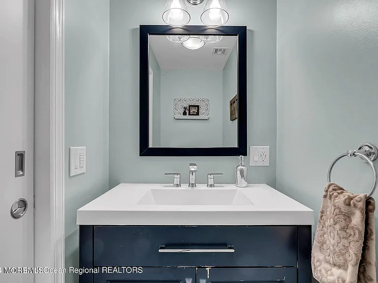 515 Monmouth Rd — Photo 19