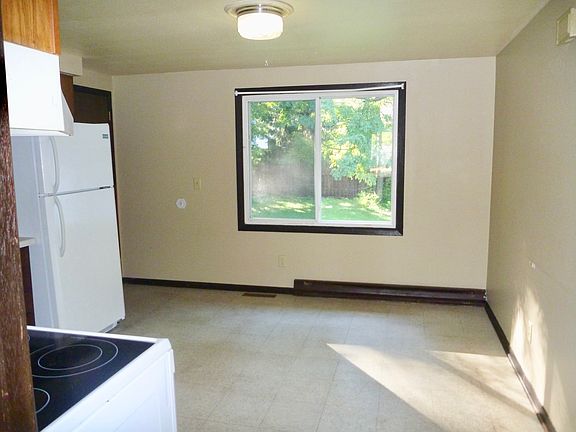 3rd image of 3004 Beverly Hills Dr
