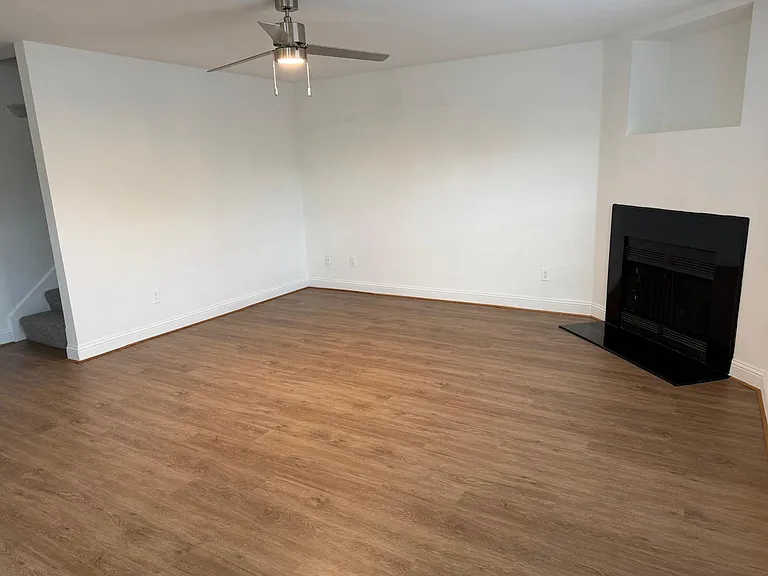 8243 Creekbend Dr #8243 — Photo 4