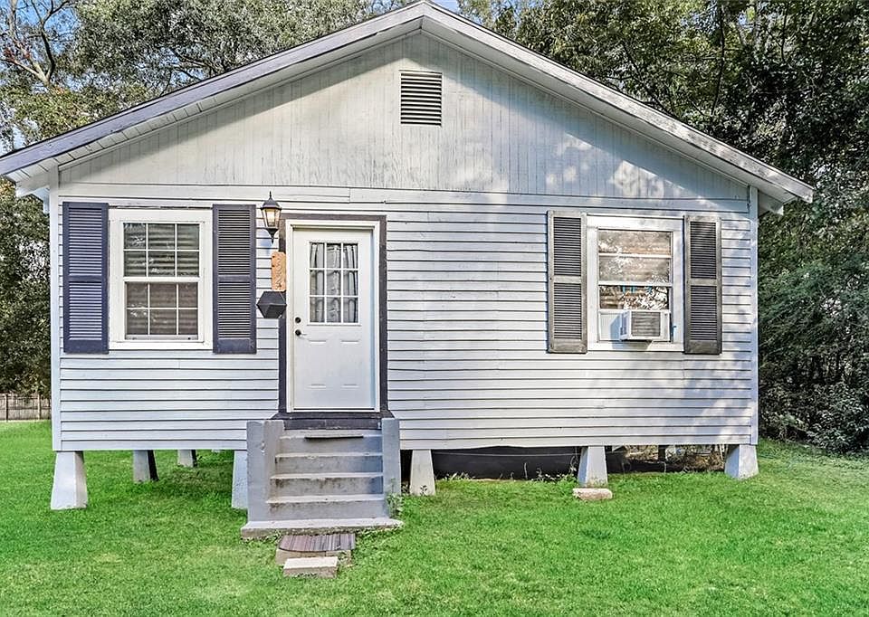 2nd image of 922 Avenue K #B