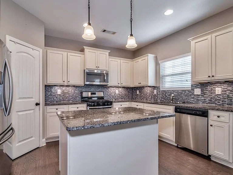 4914 Whisper Creek Ct SW — Photo 12