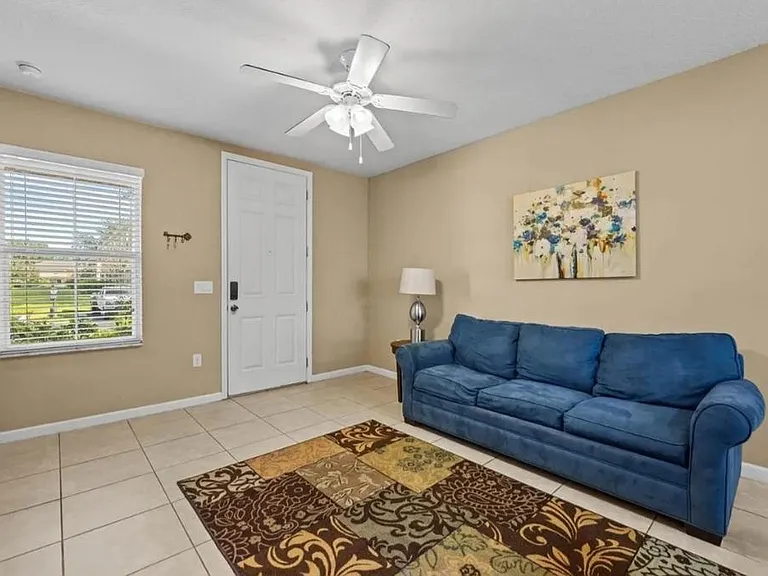 1162 Chelsea Dr — Photo 3