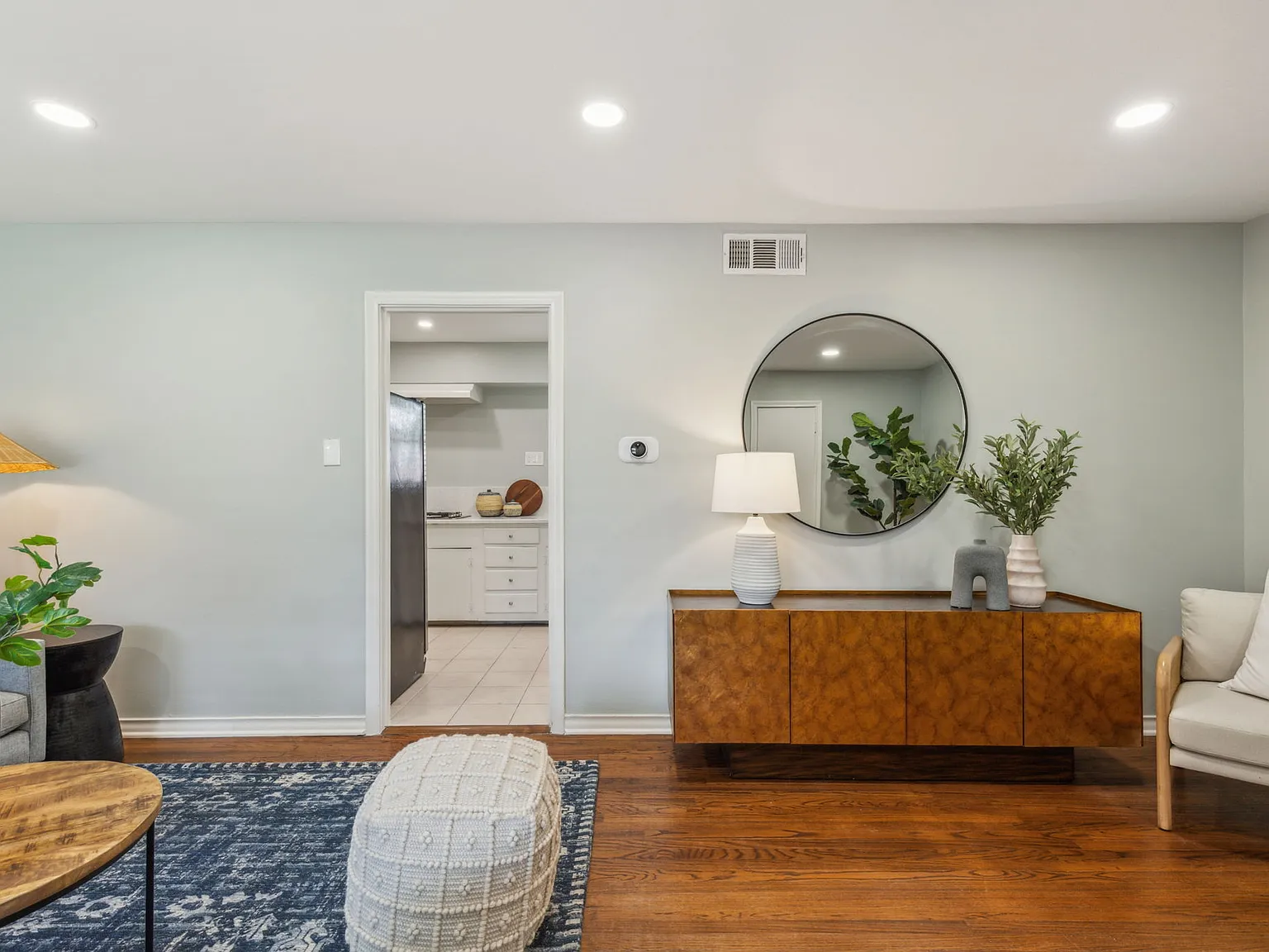 3 bed, 1.5 bath, 1212 sqft, $2,495 — Photo 4