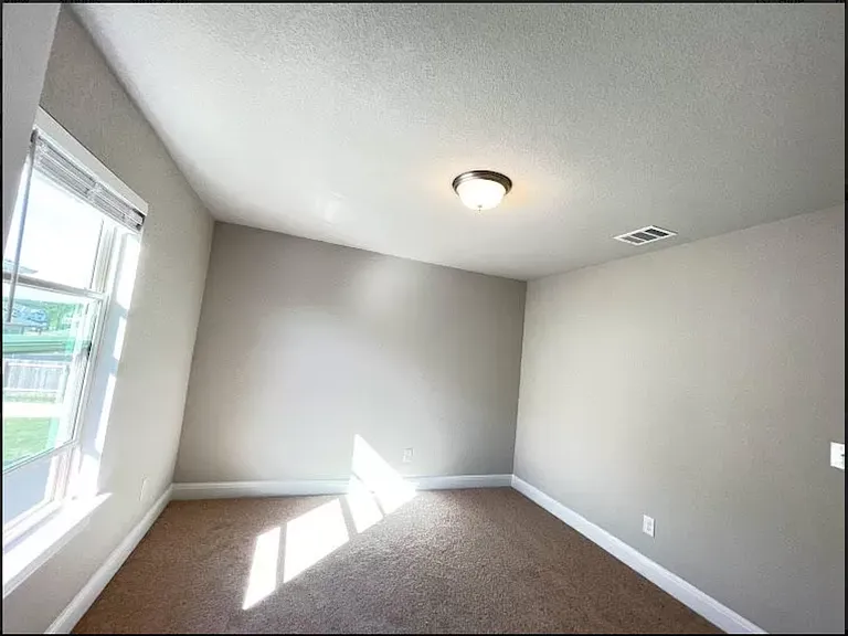 200 Mayney Ln — Photo 23