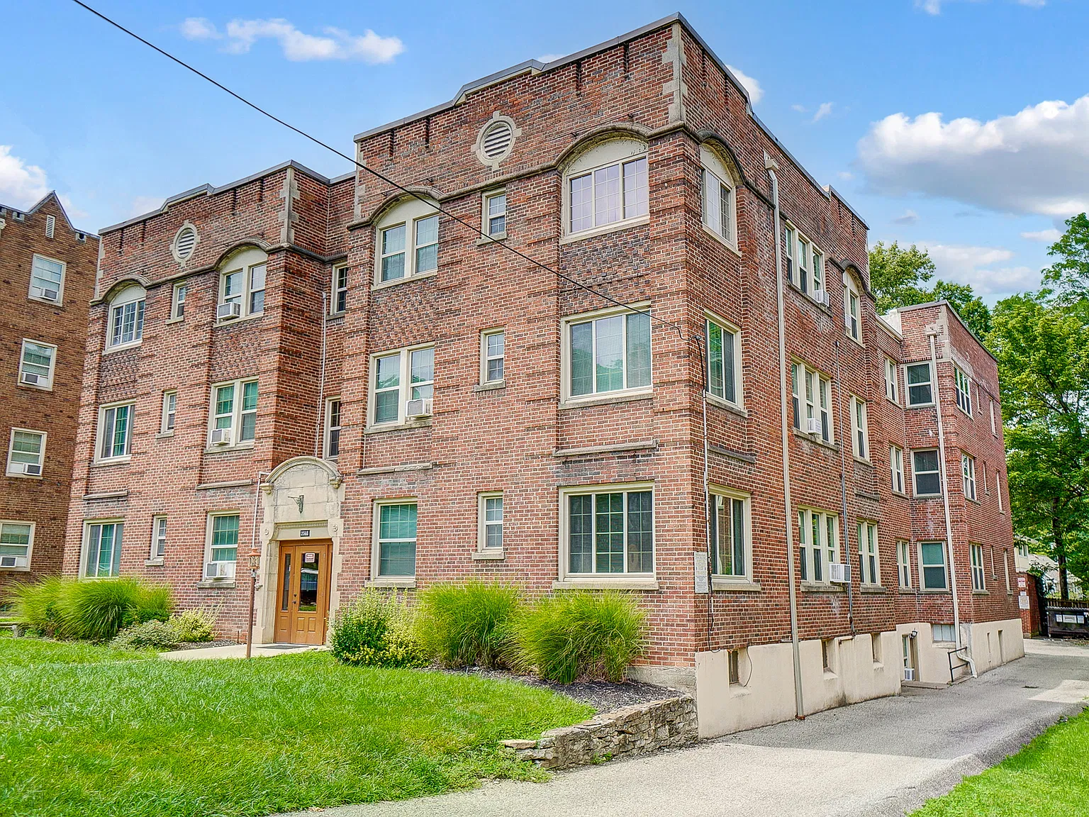 2560 Madison Rd — Photo 1