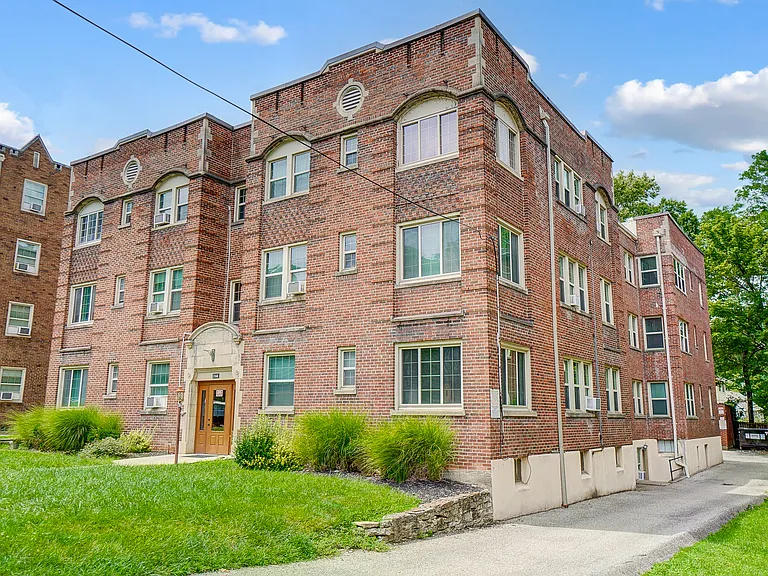 2560 Madison Rd #13 — Photo 2