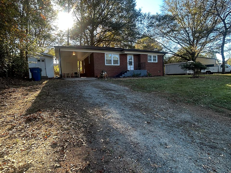 1st image of 208 Clegg St
