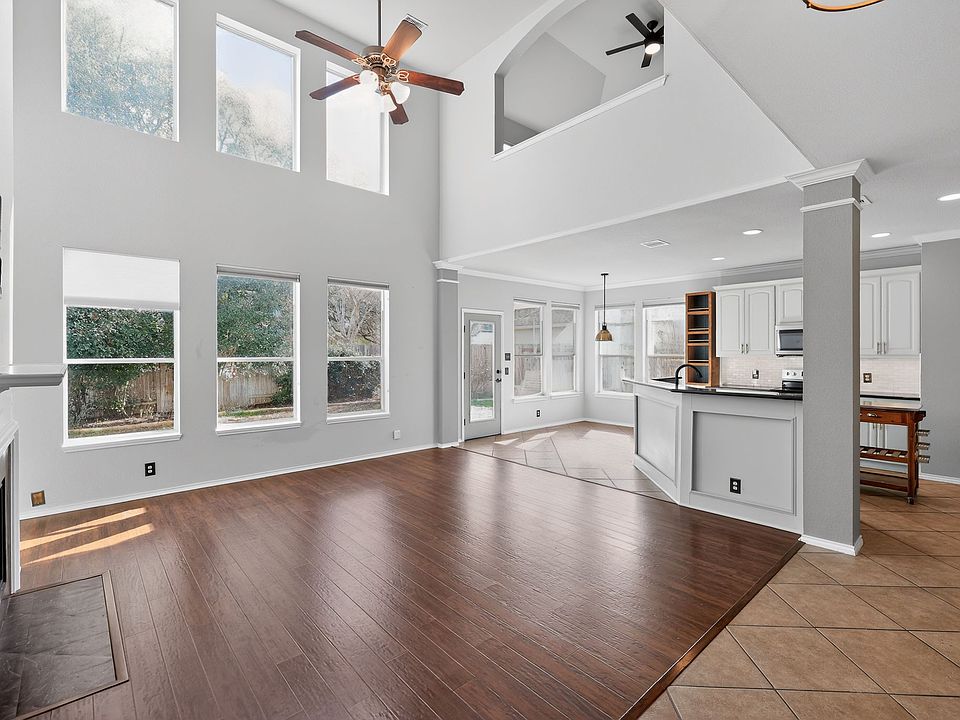 1st image of 1752 Oak Sprawl