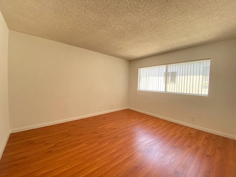 511 N Kenmore — Photo 12