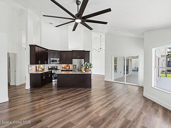 4th image of 2110 Lionel Dr