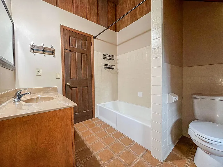 2414 Briggs Ave — Photo 14