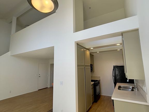 5th image of 3569 Vinton Ave APT 208