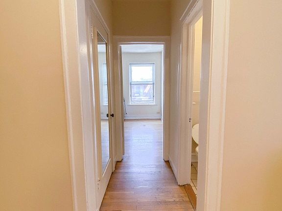 4th image of 4231 N Paulina St #E2