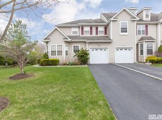 60 Valley Ave, Smithtown, NY 11787